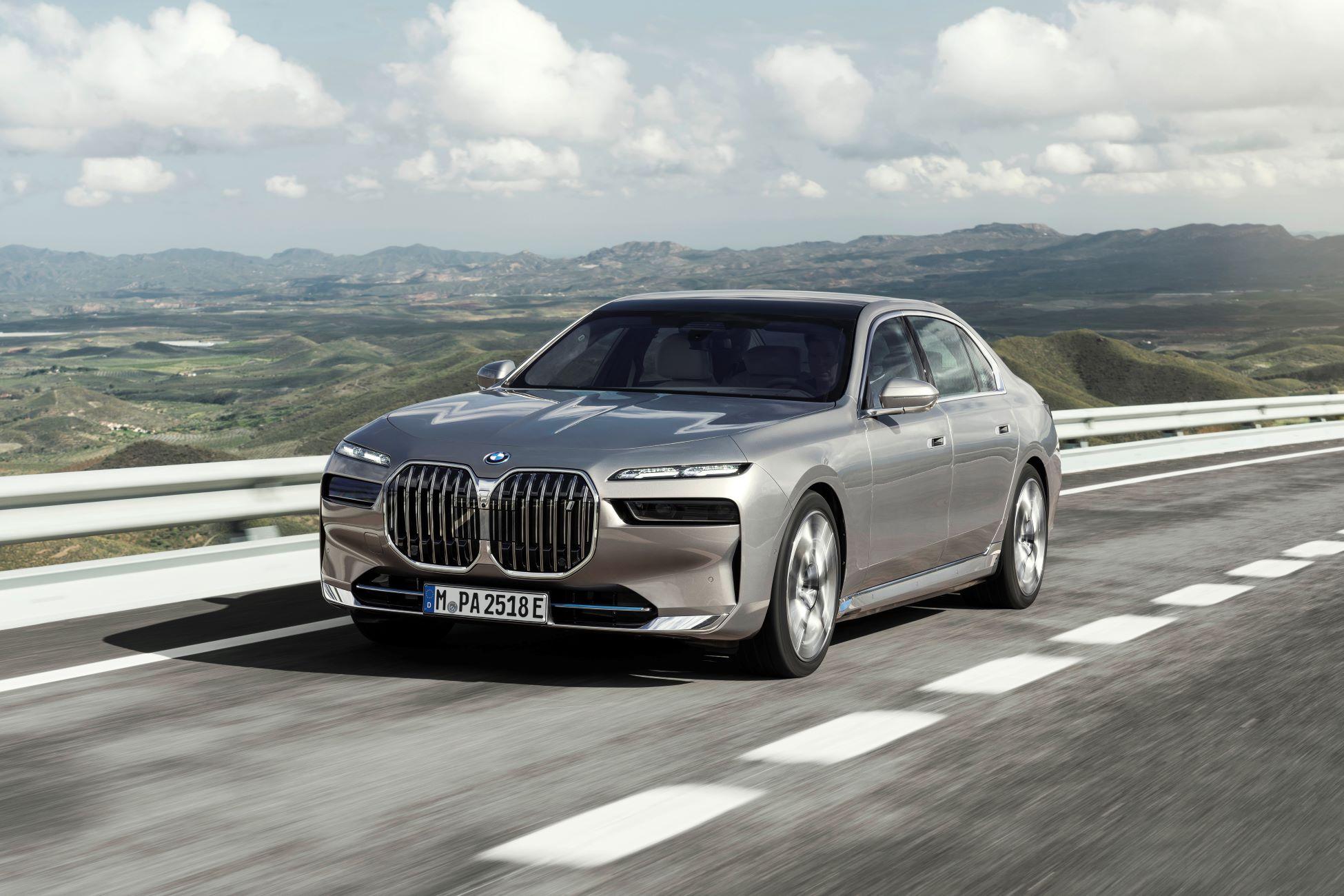 24 COTY11 BMW 7