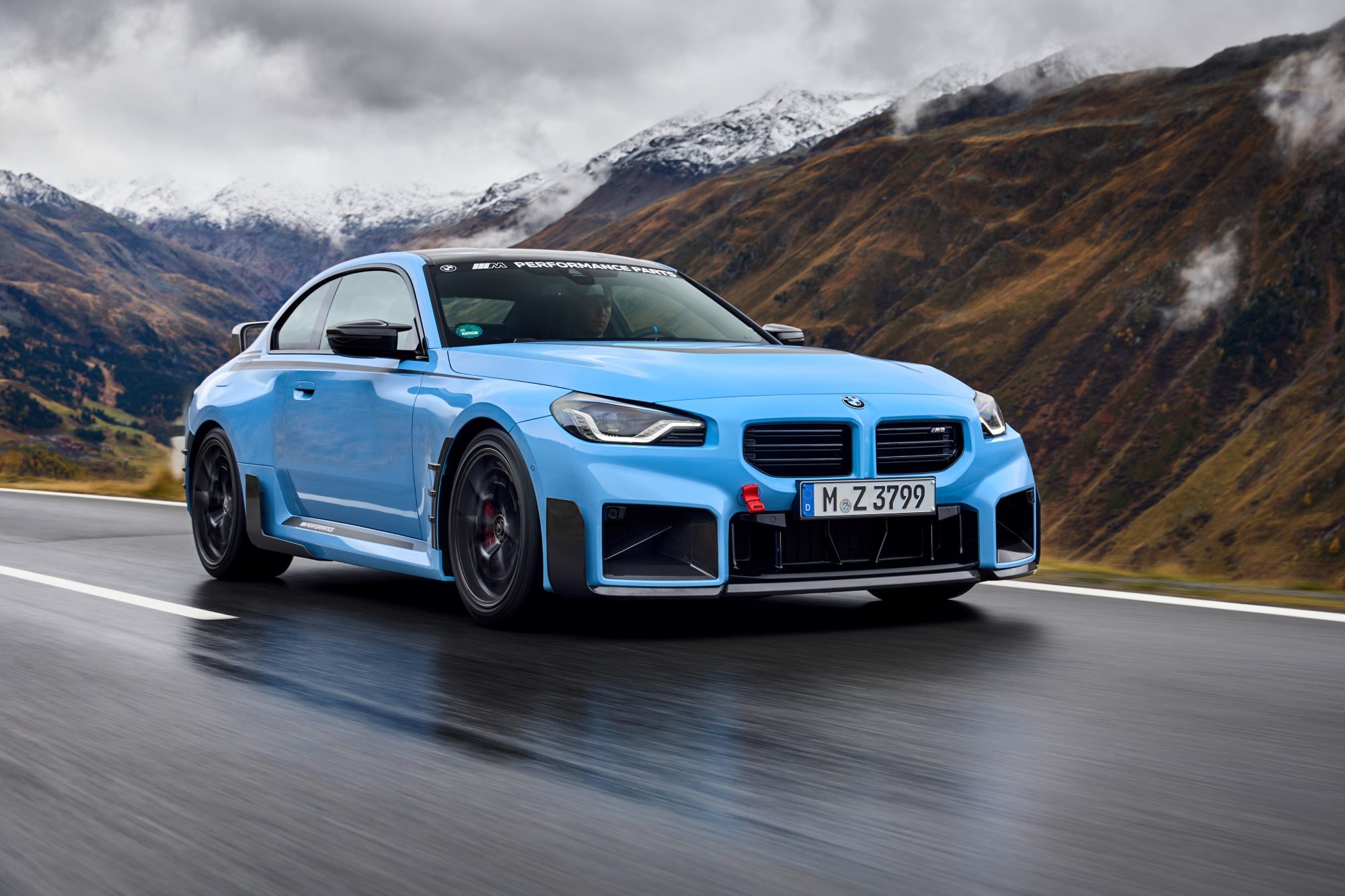 24 COTY17 BMW M2