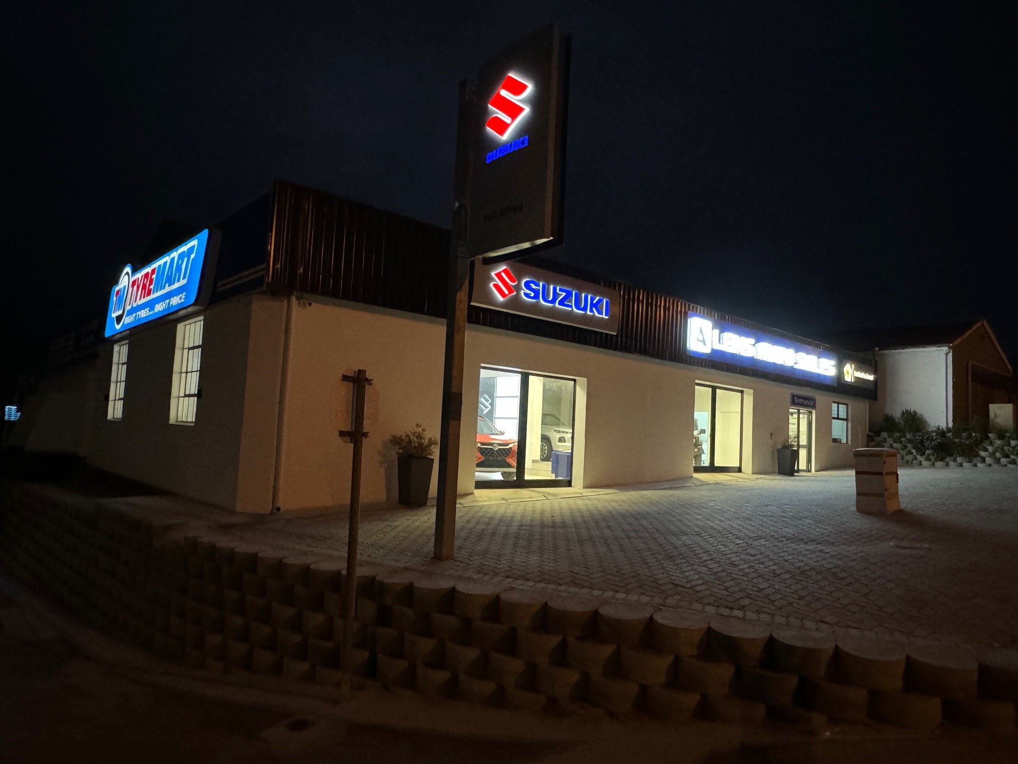 24 Suz Lens8