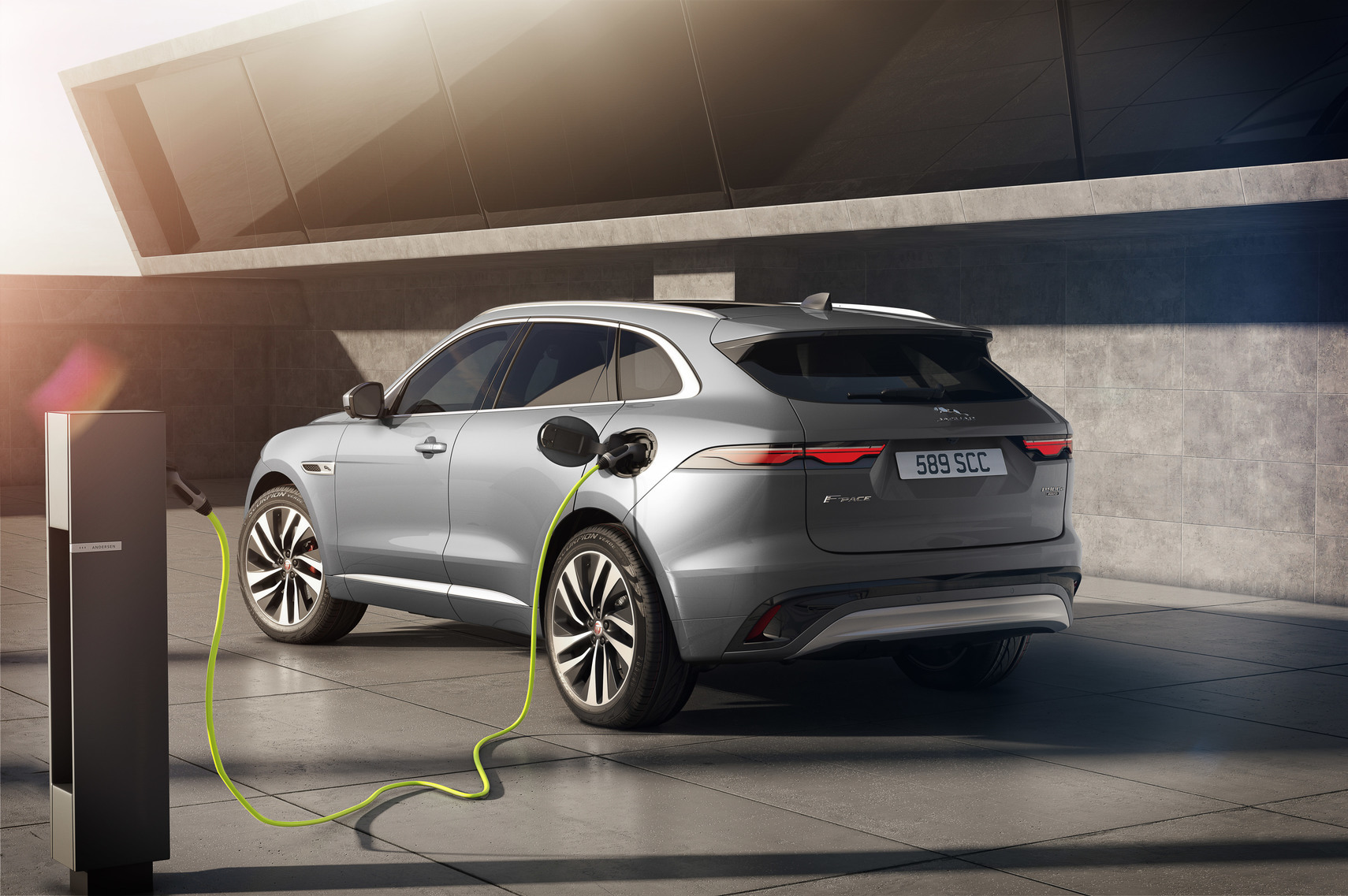 Jag F PACE 21 MY 16 Studio Exterior Rear 3 4 PHEV 150920
