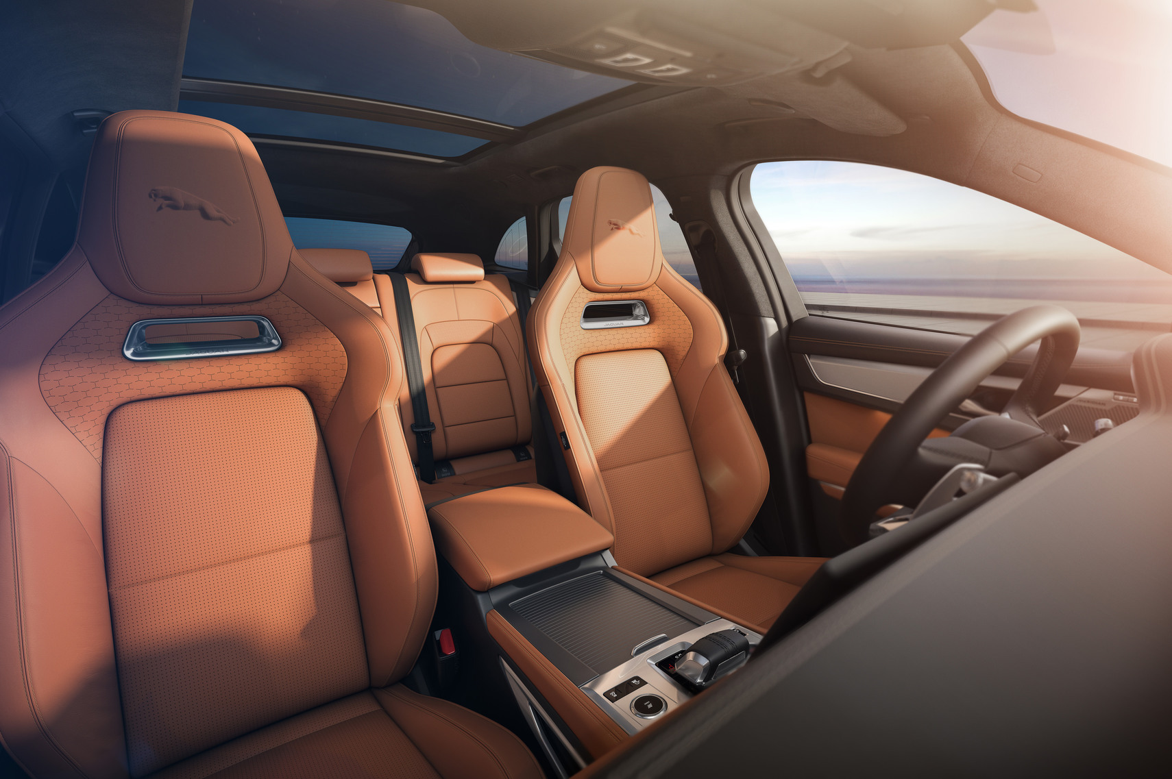 Jag F PACE 21 MY Studio Interior Tan 03 150920