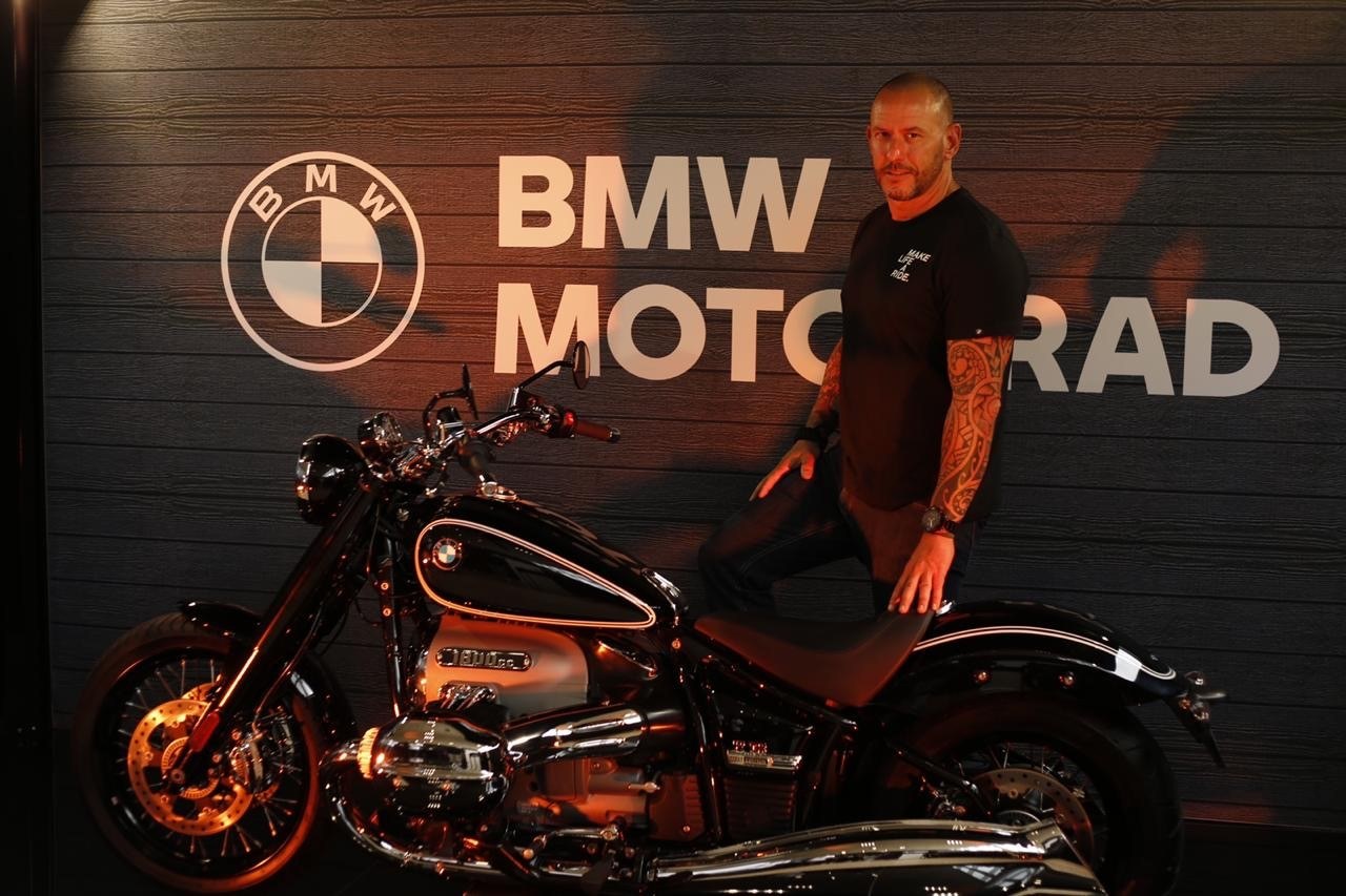 Steve Bailey, General Manager at Supertech Motorrad Pinetown with the BMW R18 cruiser.