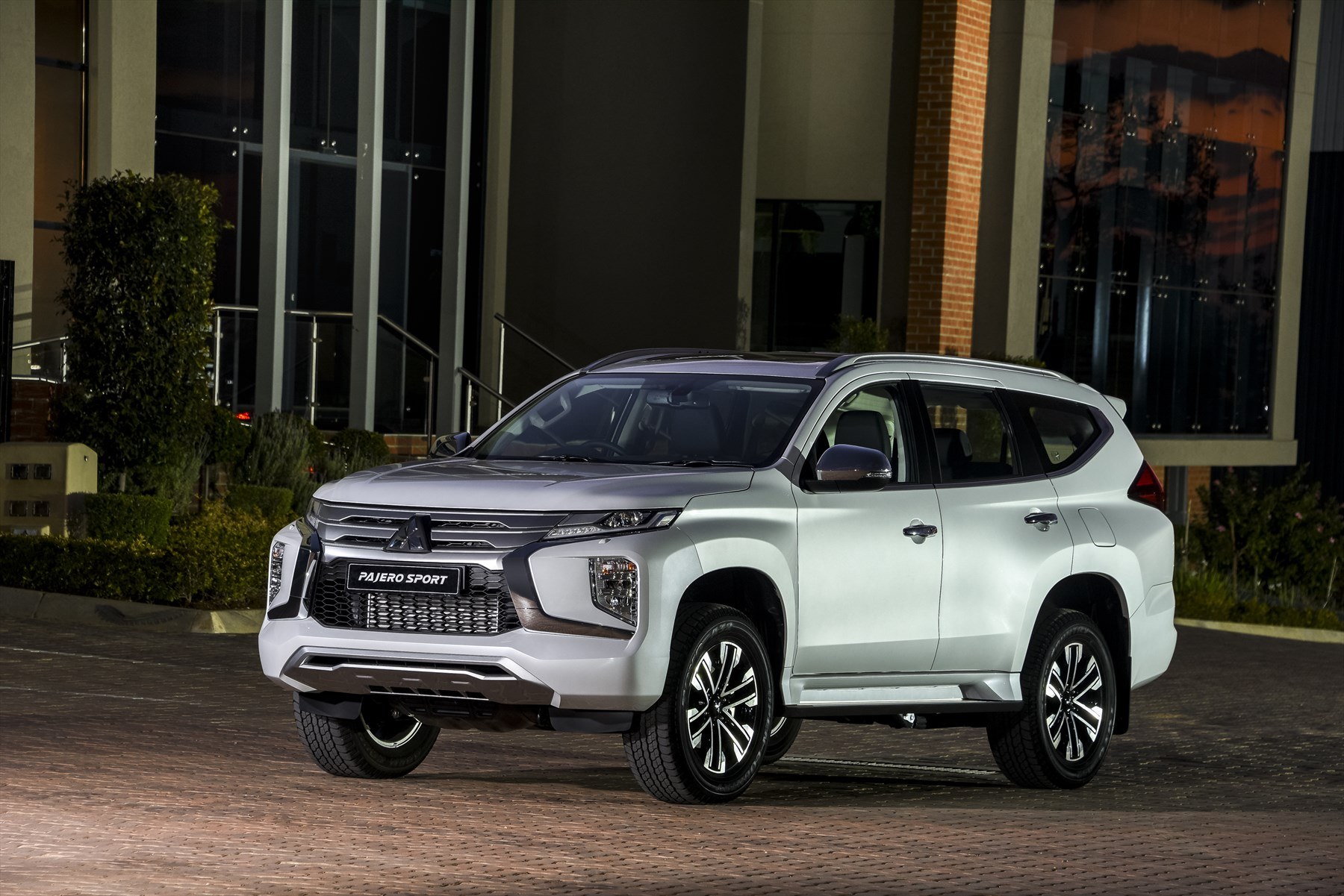 Pajero sport 010 1800x1800