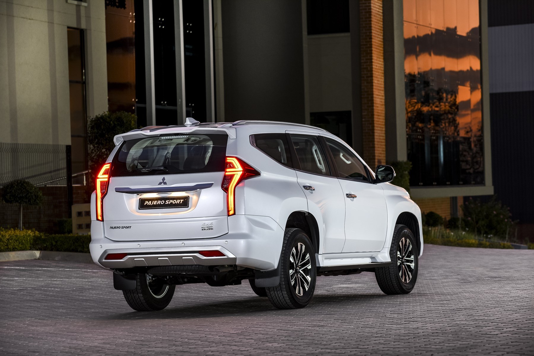 Pajero sport 015 1800x1800