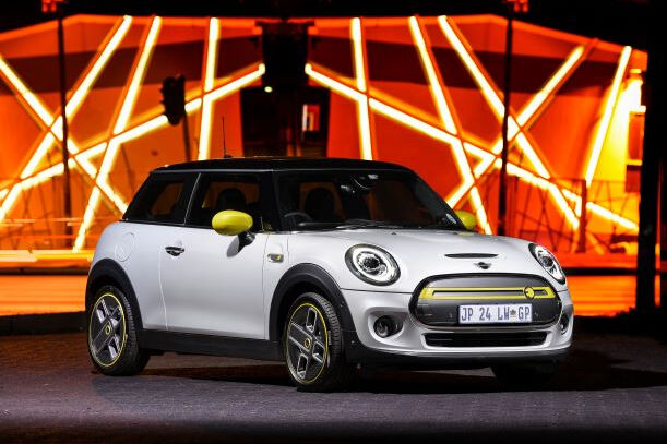 P90399010 high Res mini cooper se in so