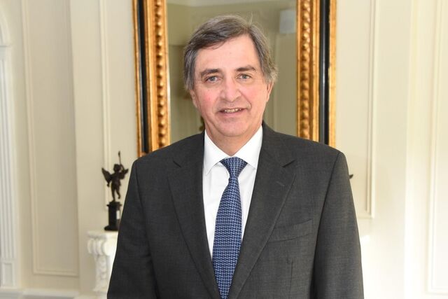 Dr Johan van Zyl