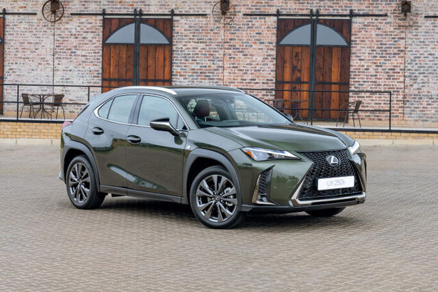 Lexus UX 250h 4