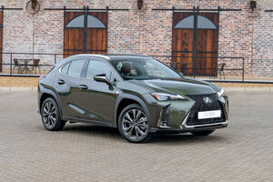Lexus UX 250h 4