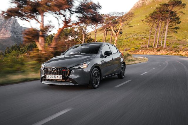 23mazda2a