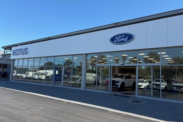 25 Ford Dealer1