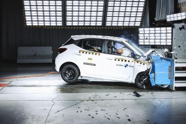 25 Hyundai Crash Test1