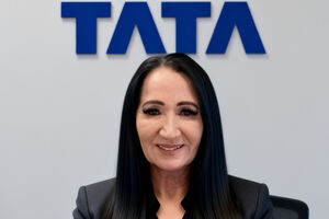 26 Daphe Tata1
