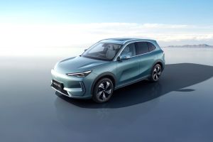 26 Geely Apex1
