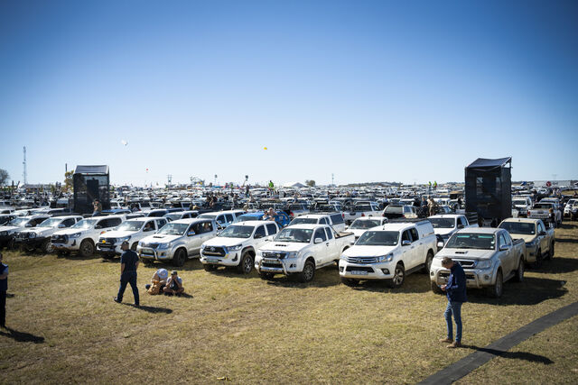 26 Hilux Record1