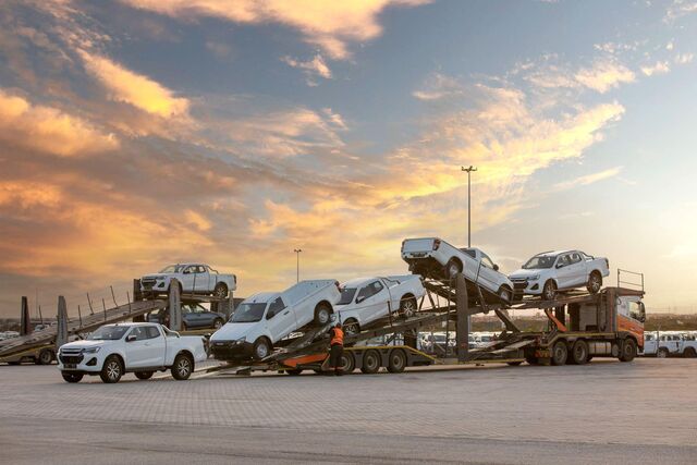 26 Isuzu Export1