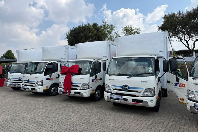 26 Hino Hybrid1