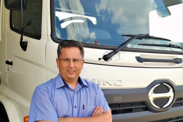 Caption1 Hino Pieter van Burick